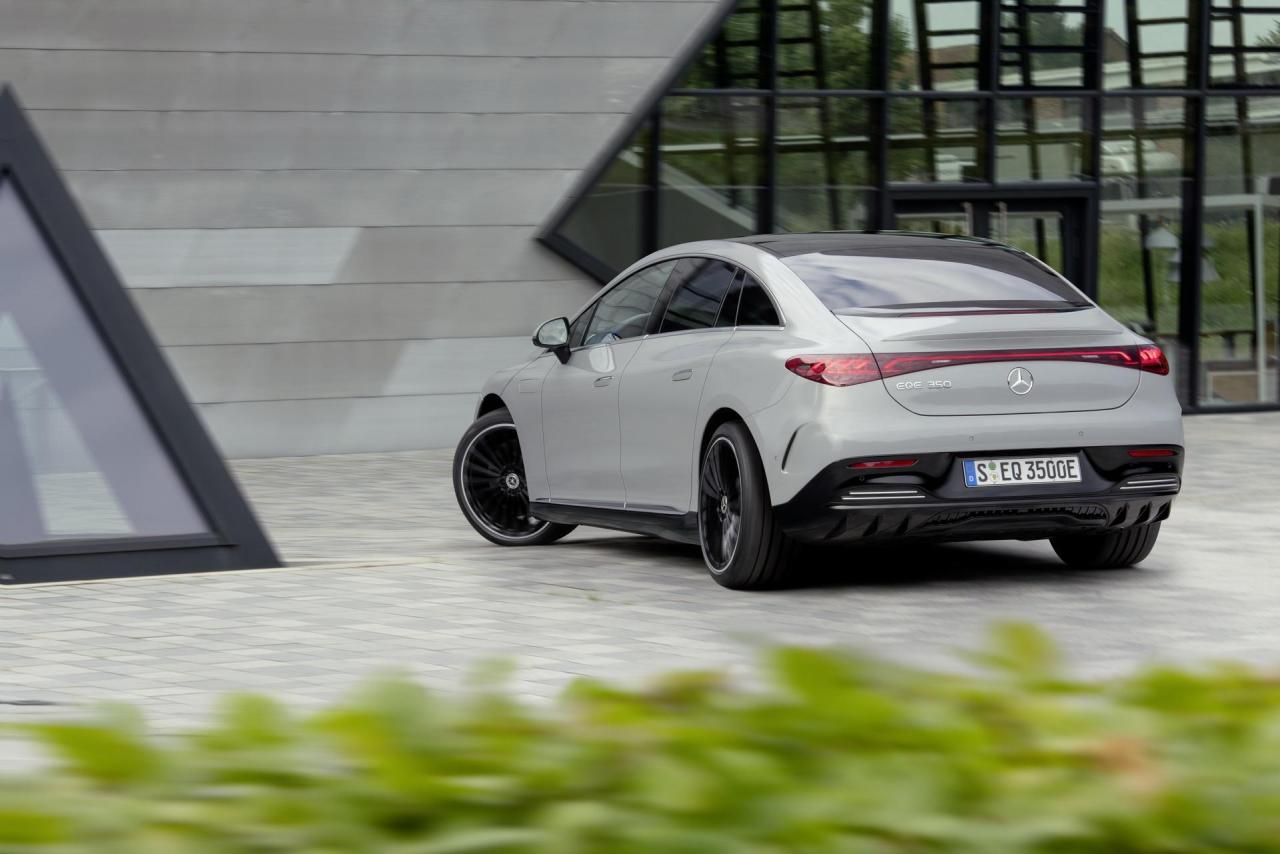 2022-Mercedes-Benz-EQE-67.jpg