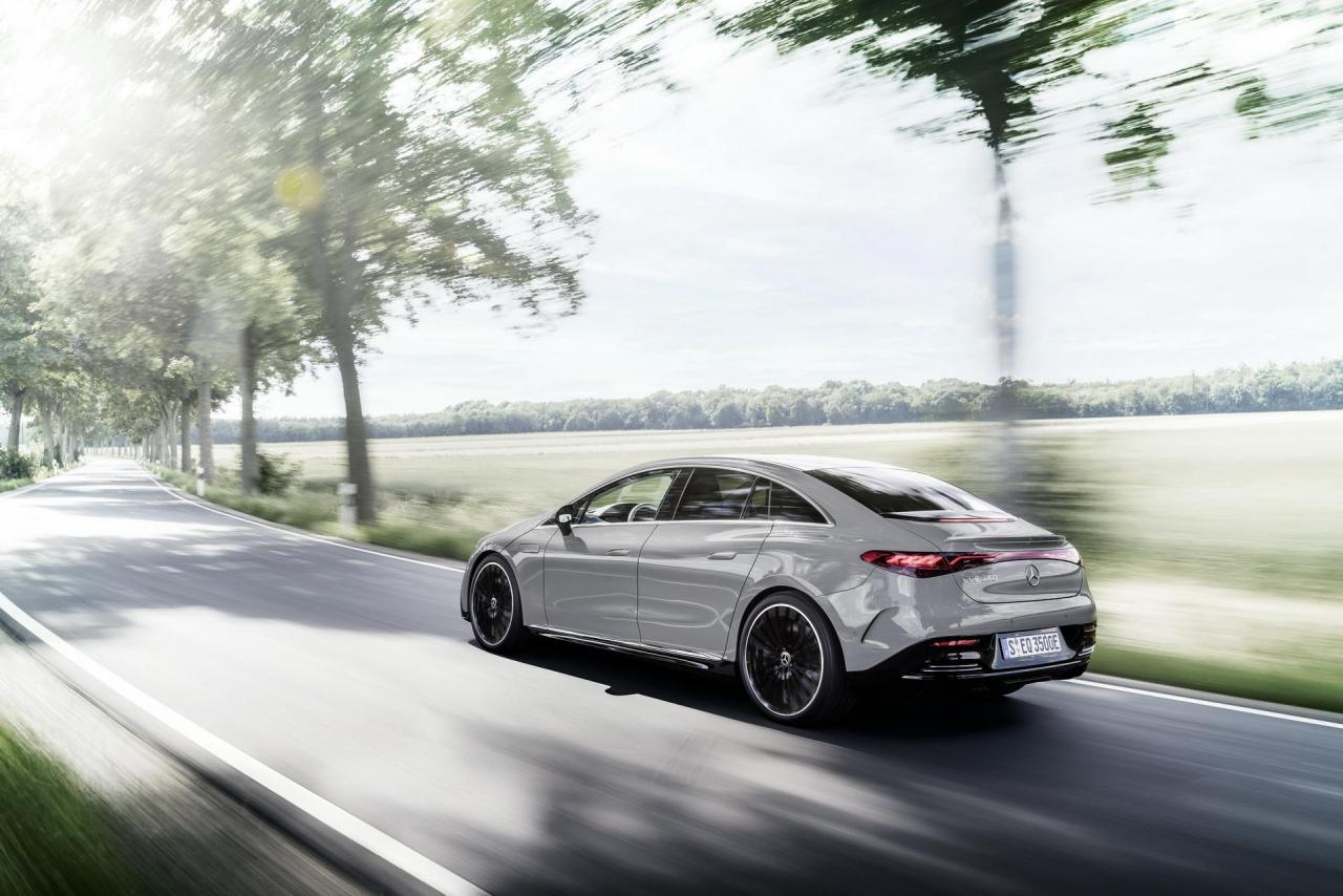 2022-Mercedes-Benz-EQE-86.jpg