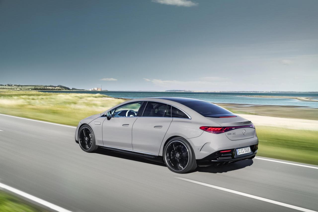 2022-Mercedes-Benz-EQE-89.jpg