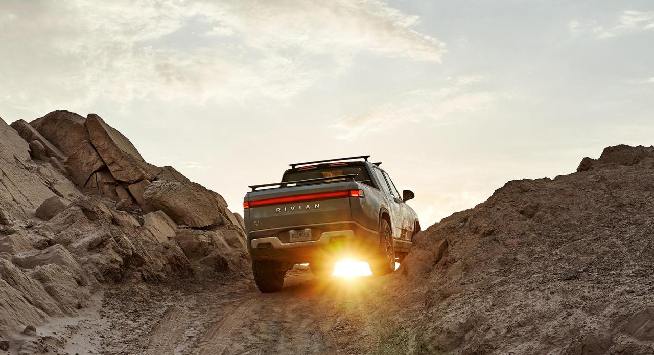 2022-Rivian-R1T.jpg