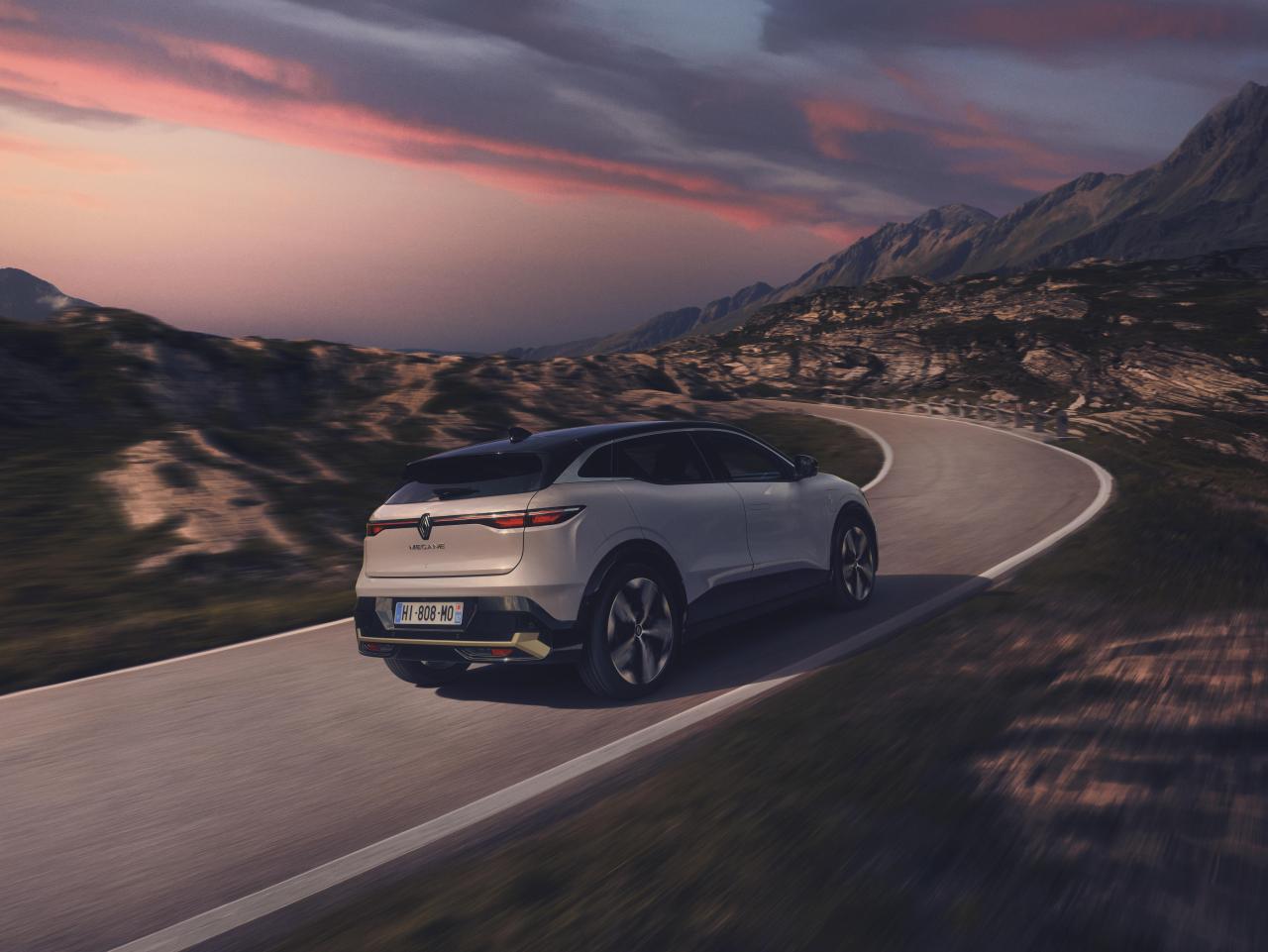 2021 - New Renault Mgane E-TECH Electric - Nature (4).jpg