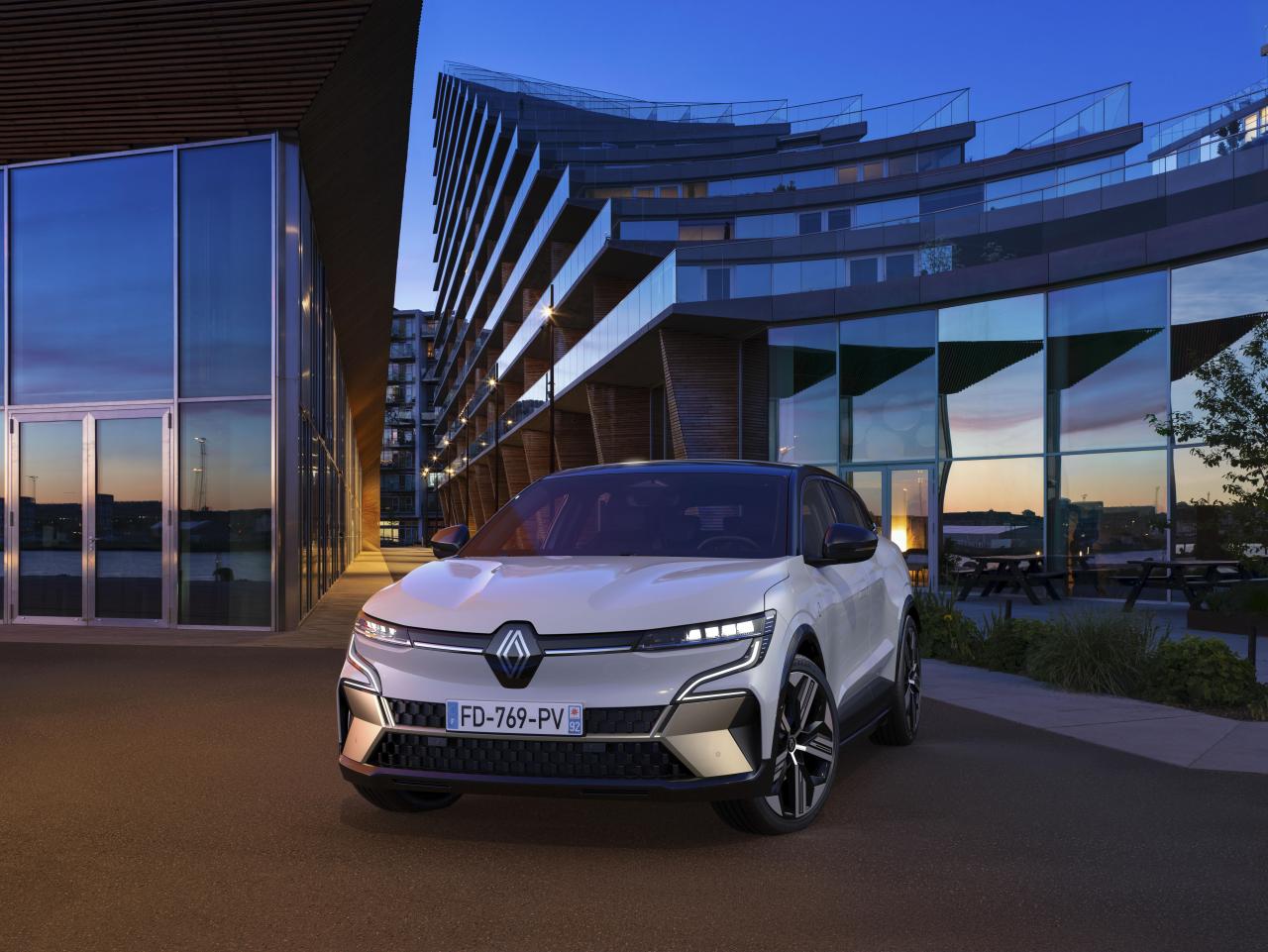 Come funziona l'app EasyPark per Renault Megane E-Tech Electric