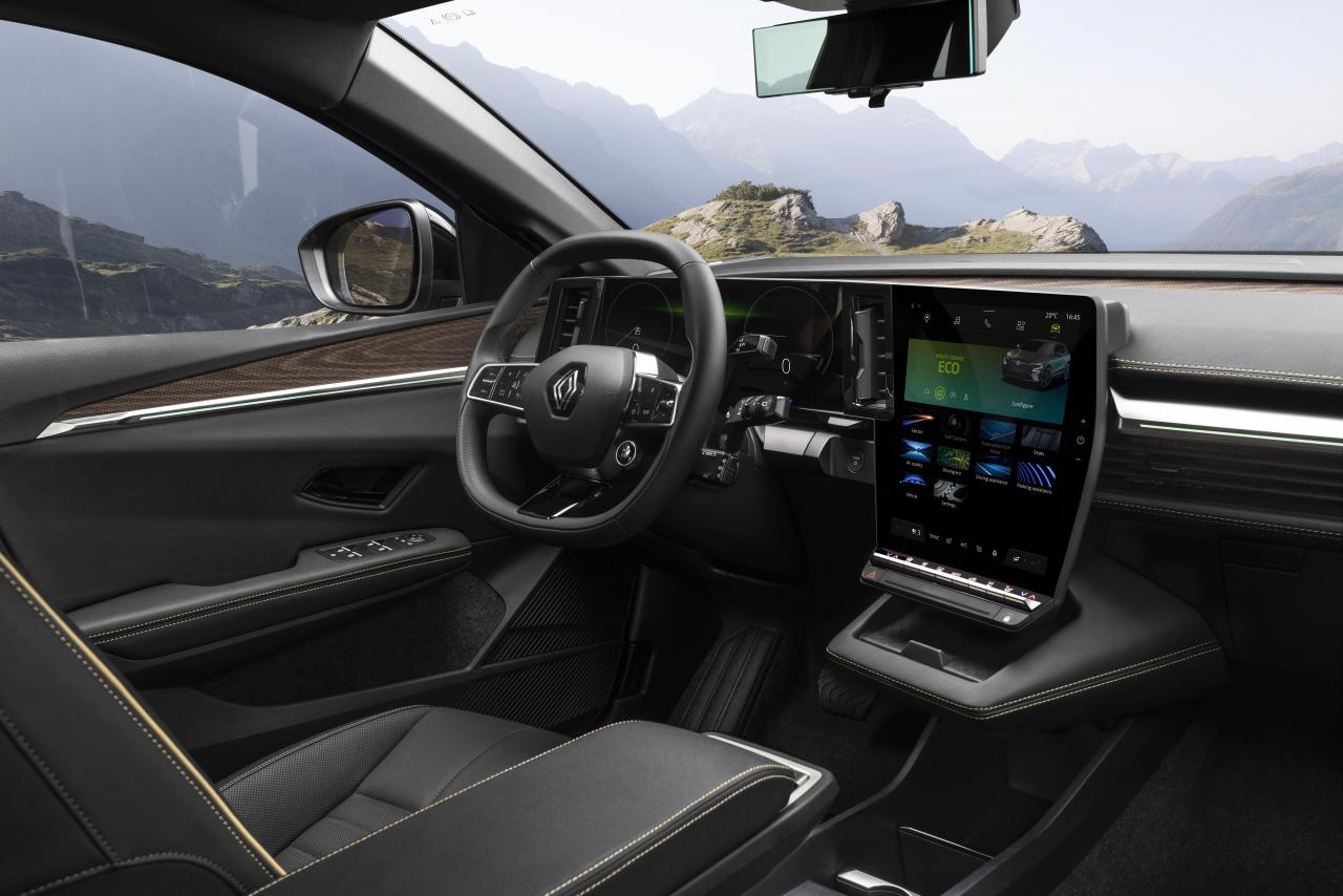 2021 - New Renault Mgane E-TECH Electric - Nature (11).jpg