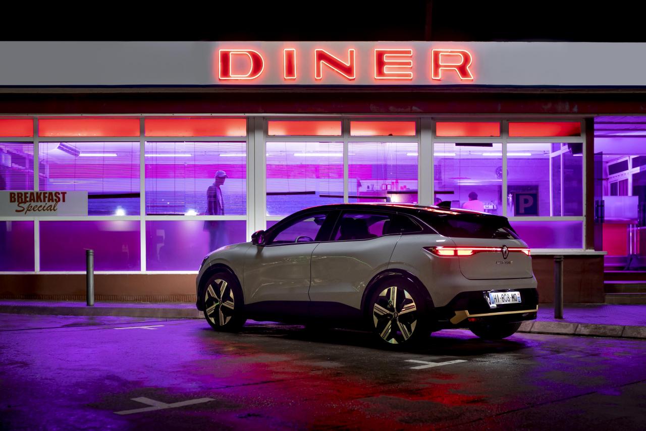 2021 - New Renault Mgane E-TECH Electric - Lifestyle.jpg