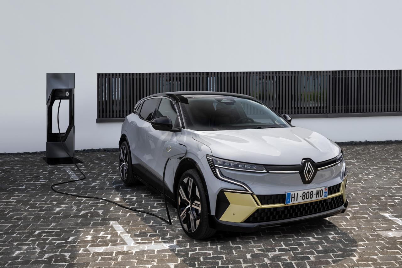 2021 - New Renault Mgane E-TECH Electric - Urban (7).jpg