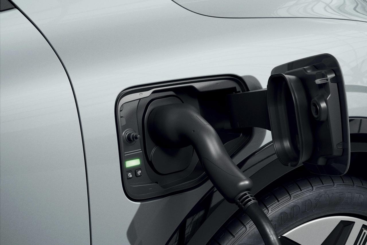 2021 - New Renault Mgane E-TECH Electric - Studio (10).jpg