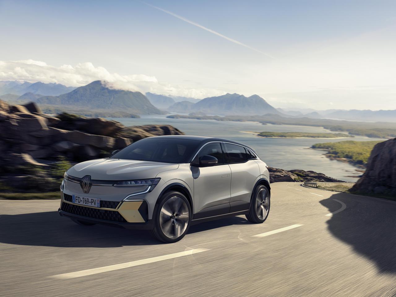 2021 - New Renault Mgane E-TECH Electric - Nature (1).jpg
