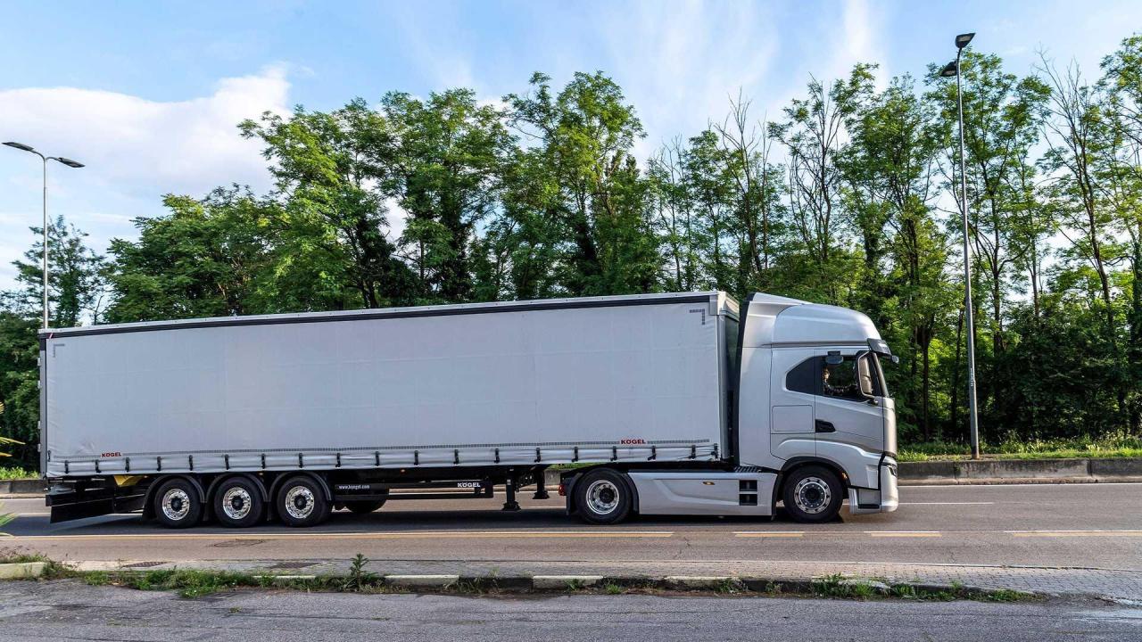 iveco-s-way-2021 (3).jpg