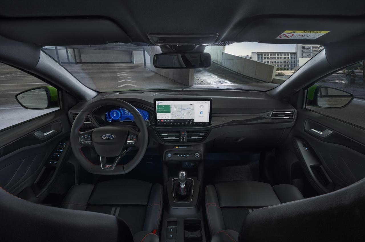 2021_FORD_FOCUS_ST_INTERIOR_01.jpg