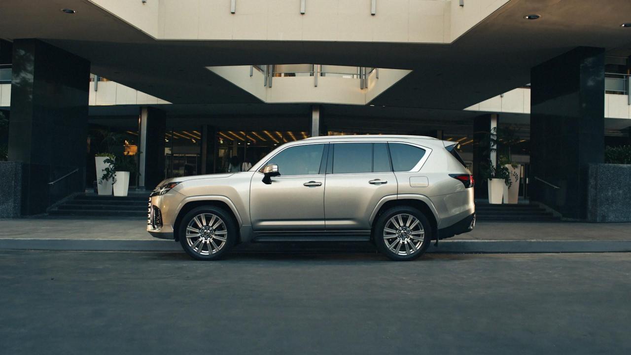 2022-Lexus-LX-19.jpg