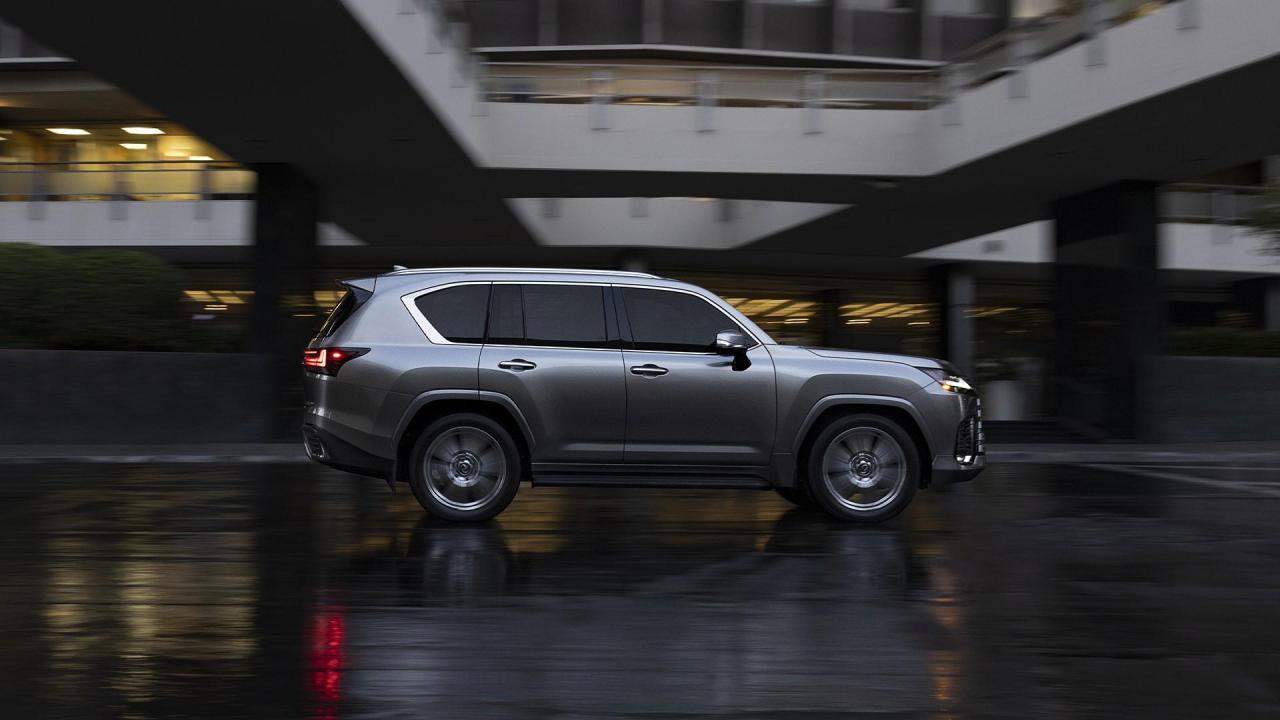 2022-Lexus-LX-7.jpg