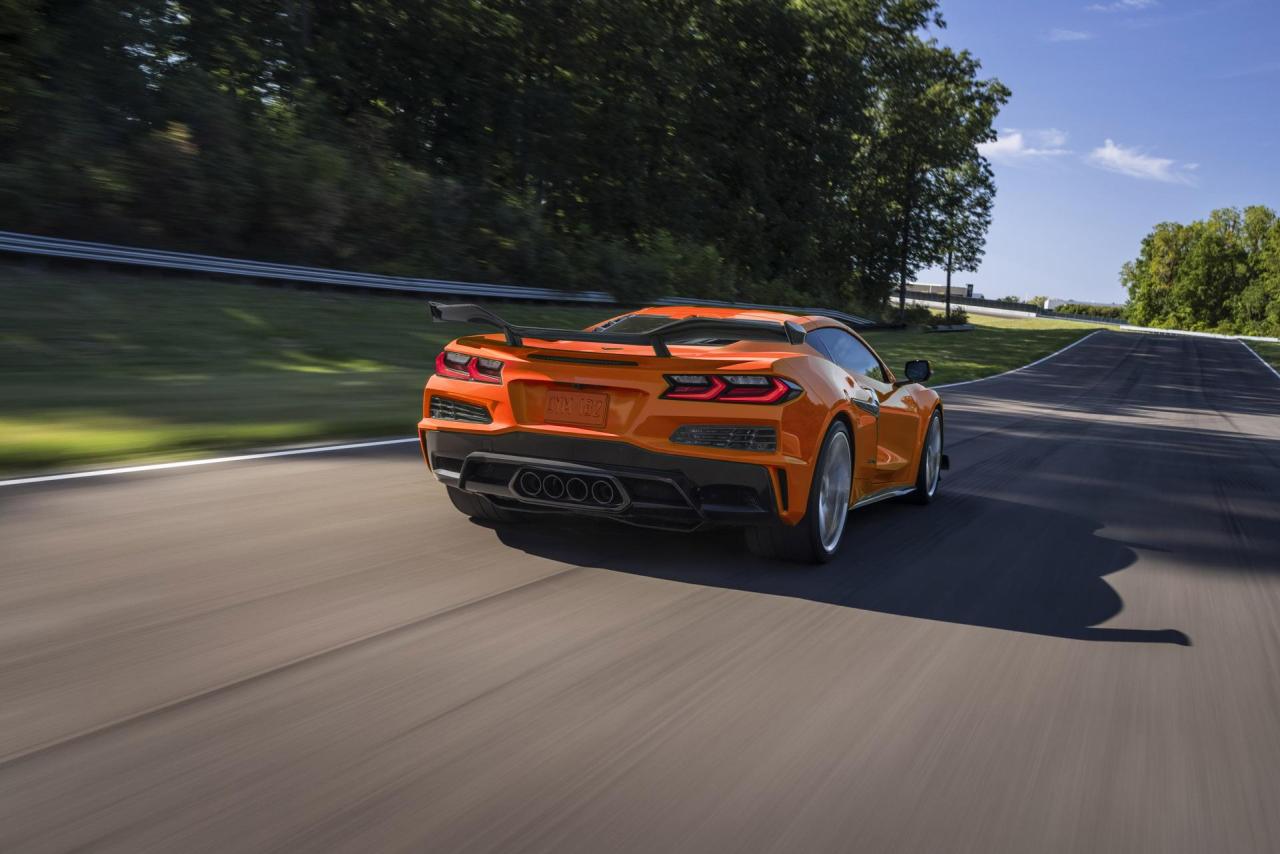 2023-Chevrolet-Corvette-Z06-002.jpg