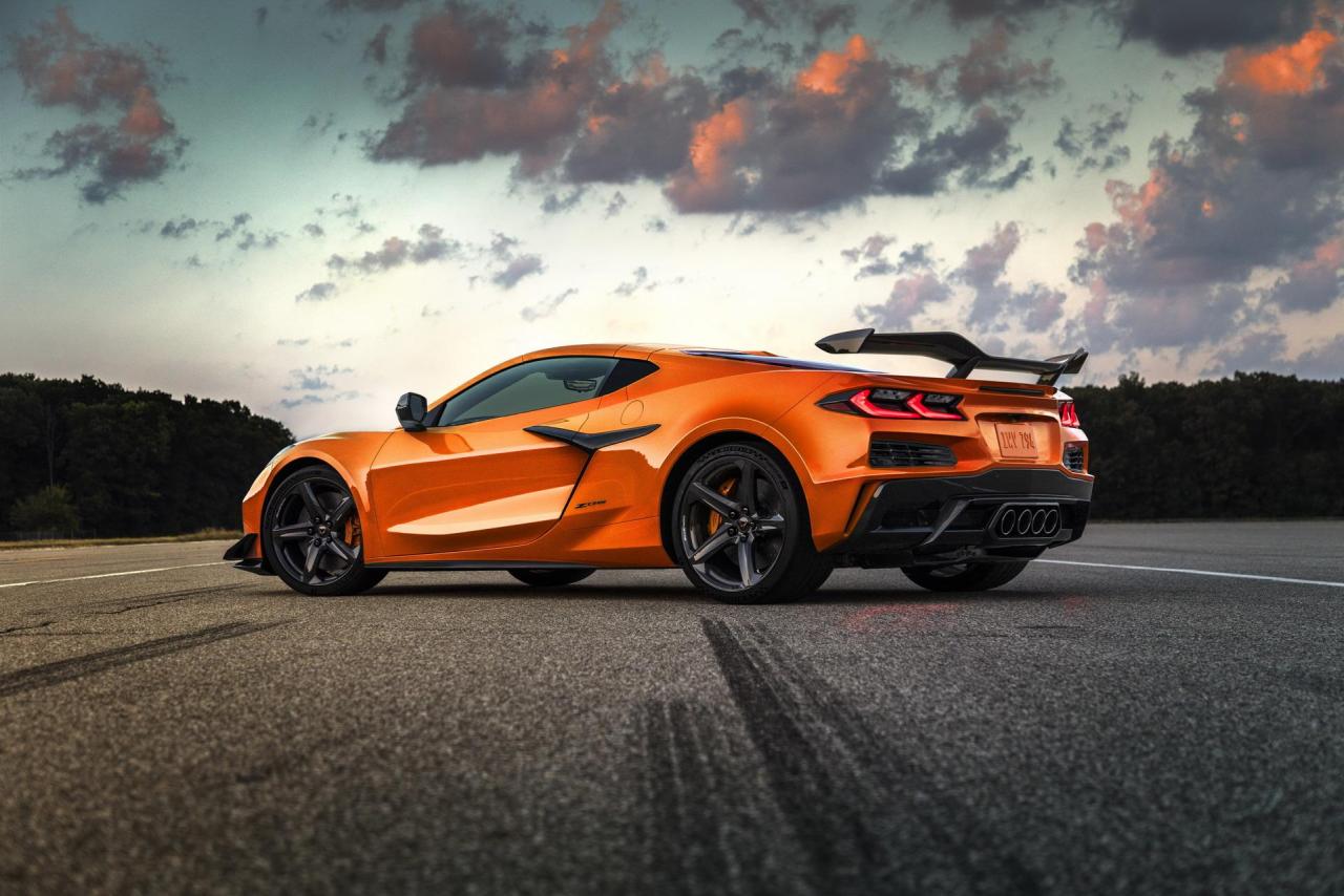 2023-Chevrolet-Corvette-Z06-004.jpg