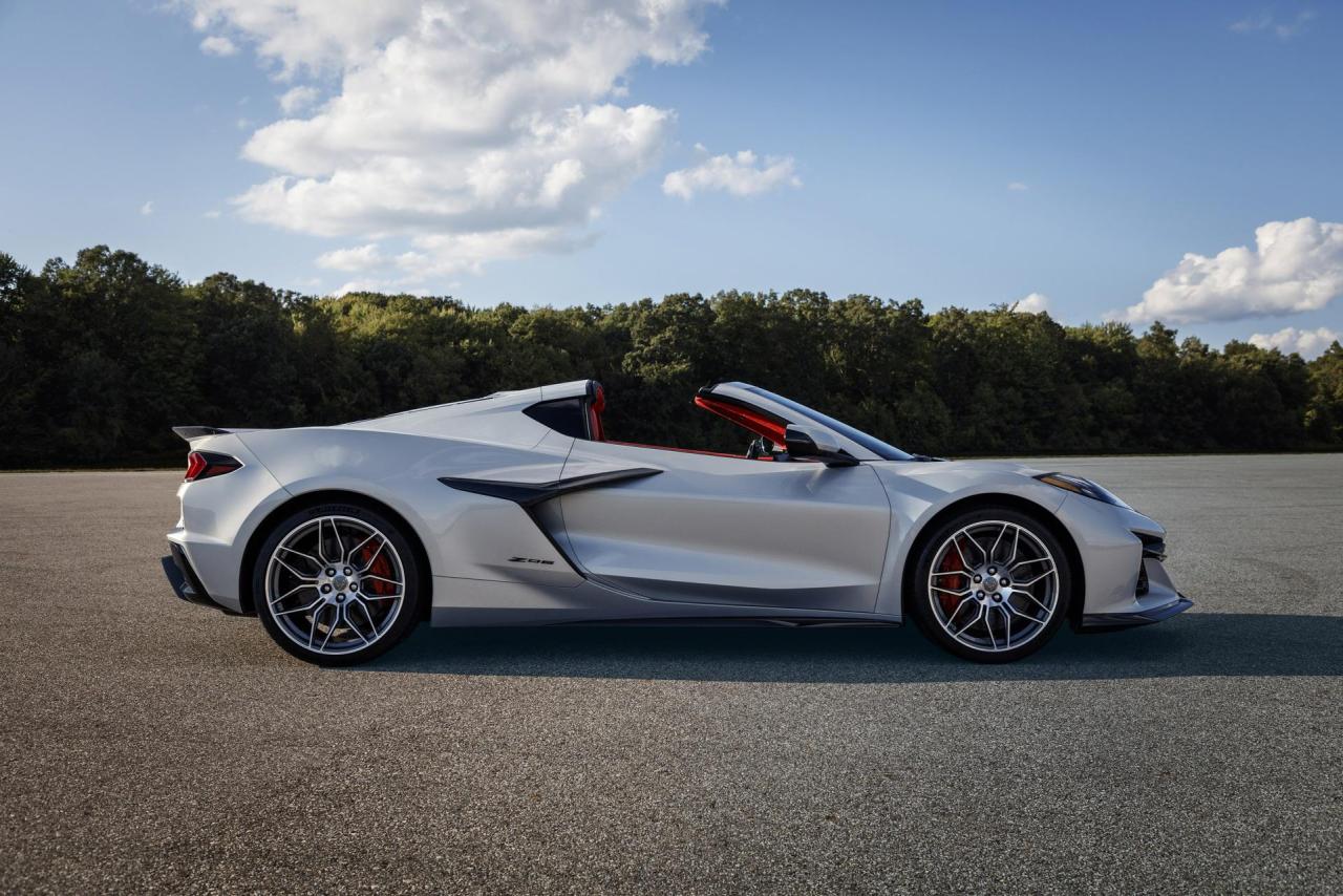 2023-Chevrolet-Corvette-Z06-015.jpg