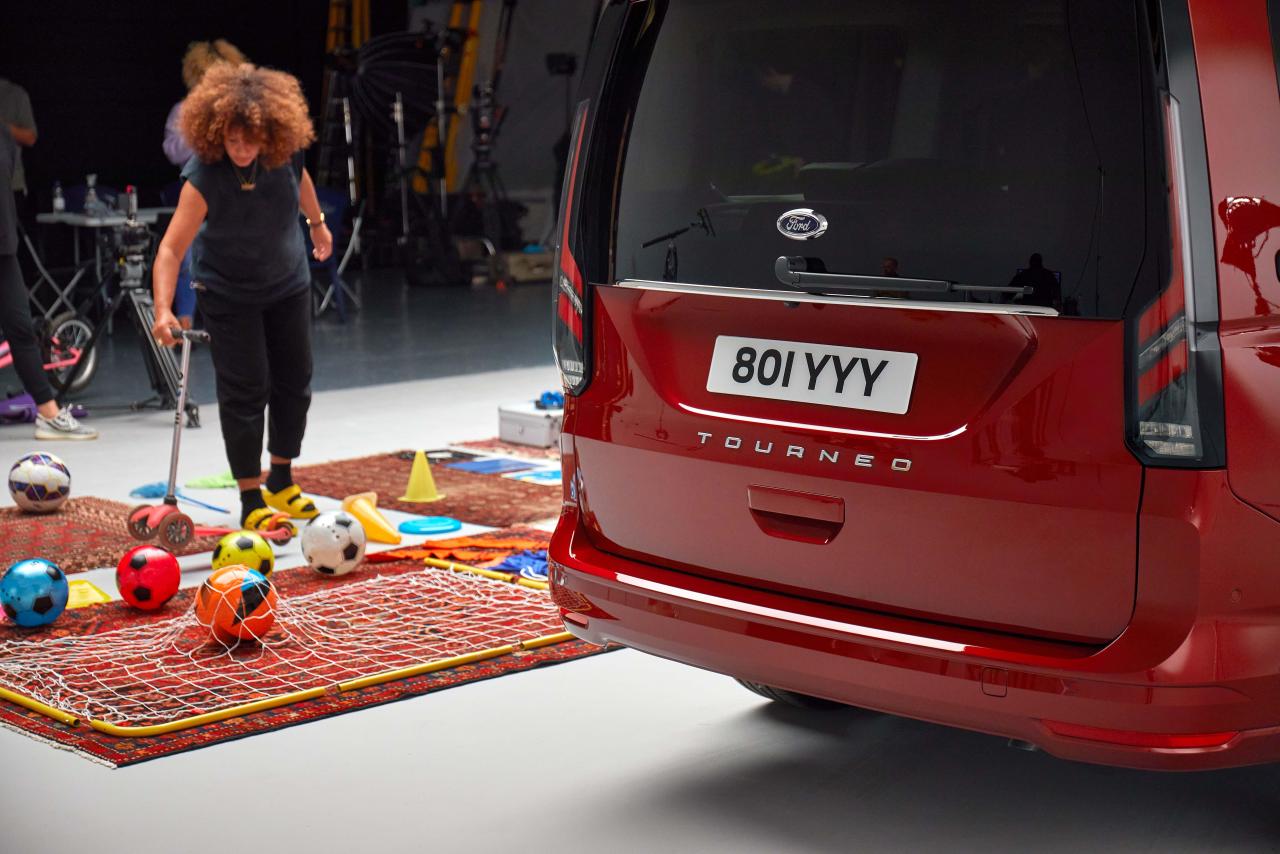 FordTourneoConnectTitaniumBehindtheScenes2.thumb.jpg.ea66422e607dd8becd821fb5b610e30b.jpg