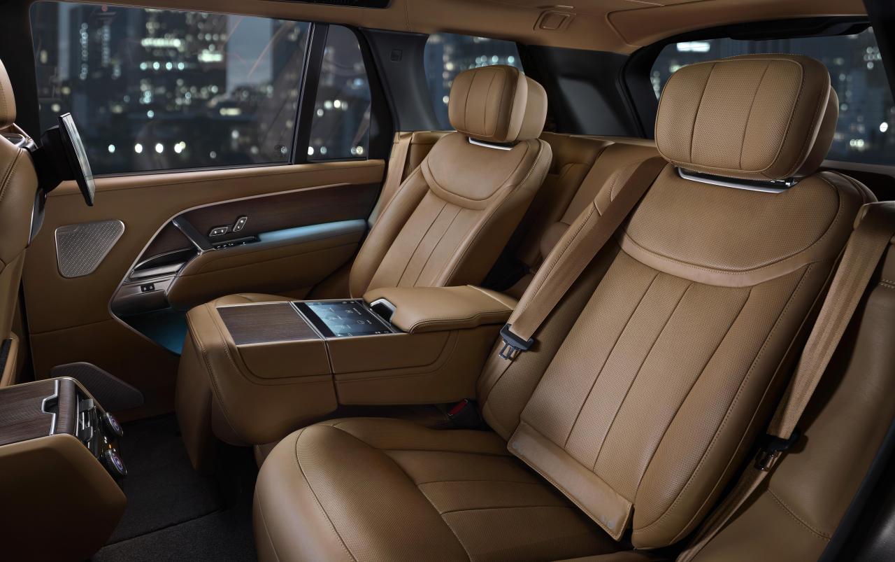 RR_22MY_28_LWB_Interior_261021_098.thumb.jpg.1a517d67bce5d474e9ae106a78499103.jpg