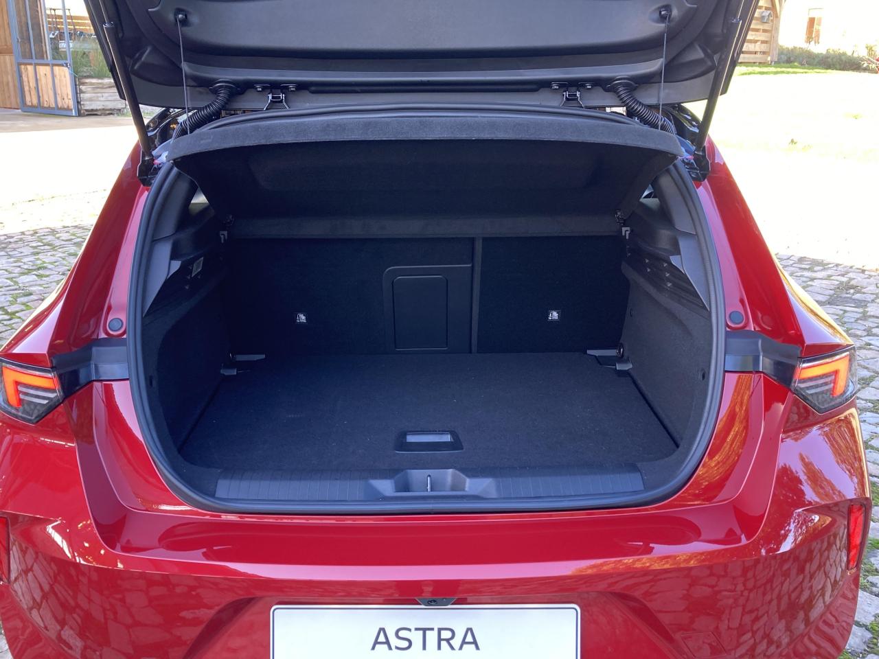 S0-comparatif-video-opel-astra-vs-volkswagen-golf-ballet-allemand-692219.thumb.jpg.3d4fe5c8d6485e2f4a65e42f1540ceb3.jpg