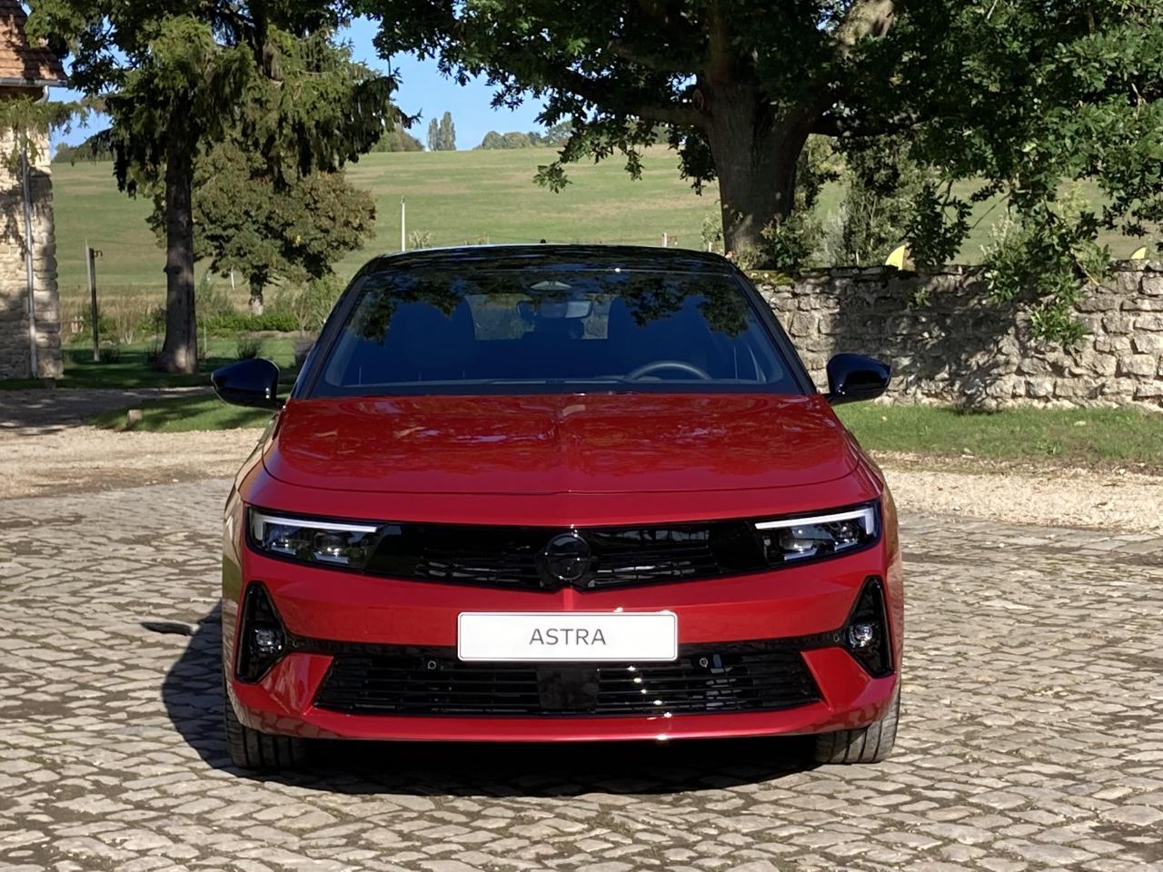 S0-comparatif-video-opel-astra-vs-volkswagen-golf-ballet-allemand-692238.thumb.jpg.00fe8ba785cd690086ddd24aa9088835.jpg