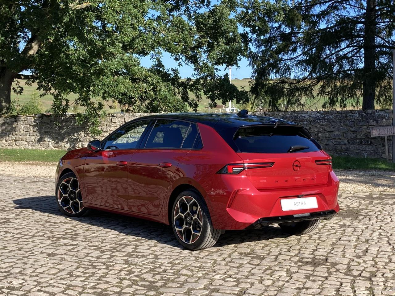 S0-comparatif-video-opel-astra-vs-volkswagen-golf-ballet-allemand-692243.thumb.jpg.a95e1f5c456bb2188eda713ec9fac932.jpg