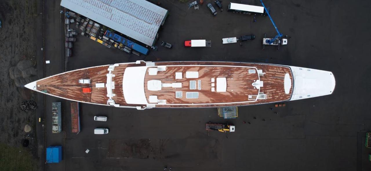 jeff-bezos-sailing-superyacht-y721-has-left-oceancos-shipyard_8.jpg