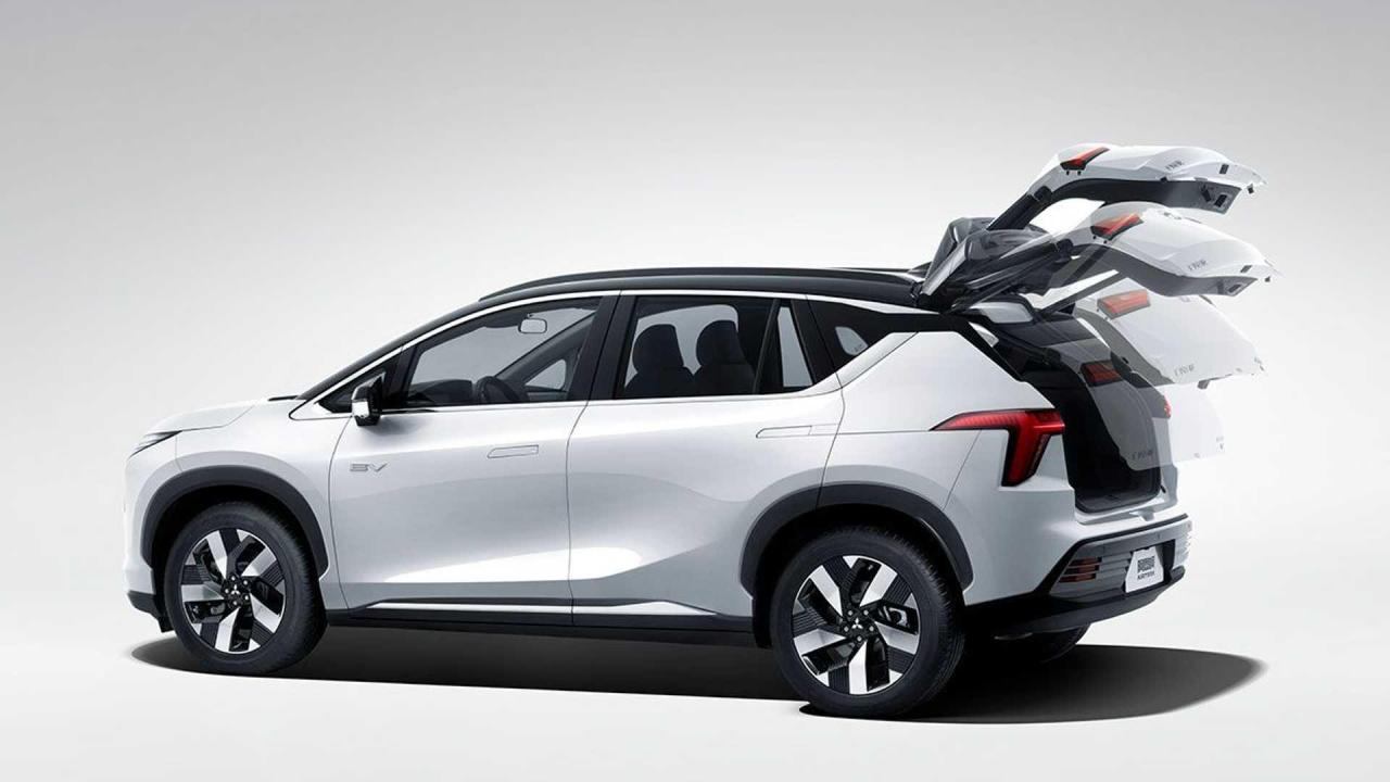 2022-mitsubishi-airtrek.jpg