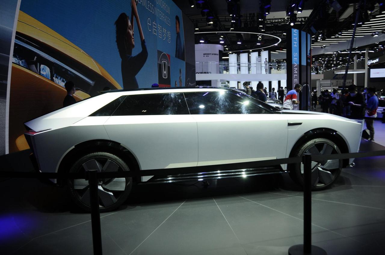 2024-Honda-e-N-SUV-Concept-2.thumb.jpg.f5d23a85685bf21ea5d2c85a2192ff73.jpg