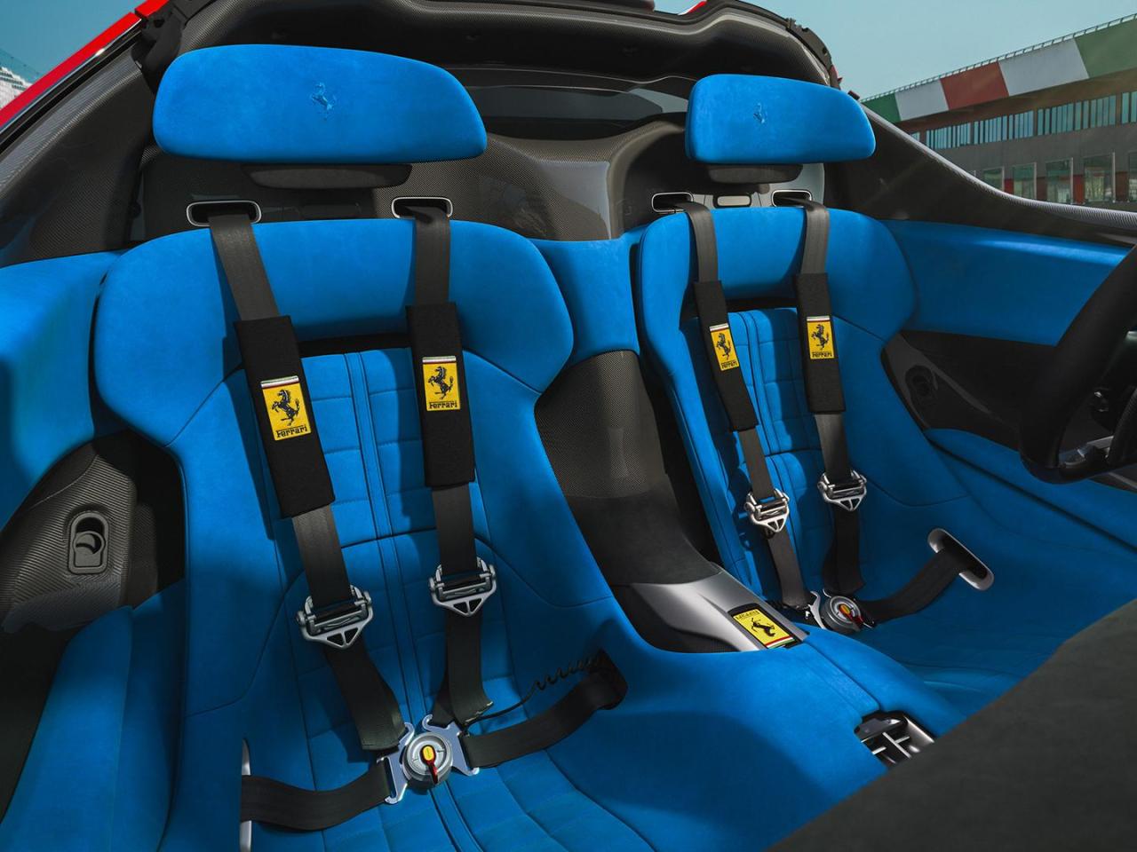 6194cfff6ba5dd0bd3b4a2ef-ferrari-daytona-sp3-interiorfocus-2.thumb.jpg.84f5b98fbc1d2c7bc3f9fcb4c1b5ab1d.jpg