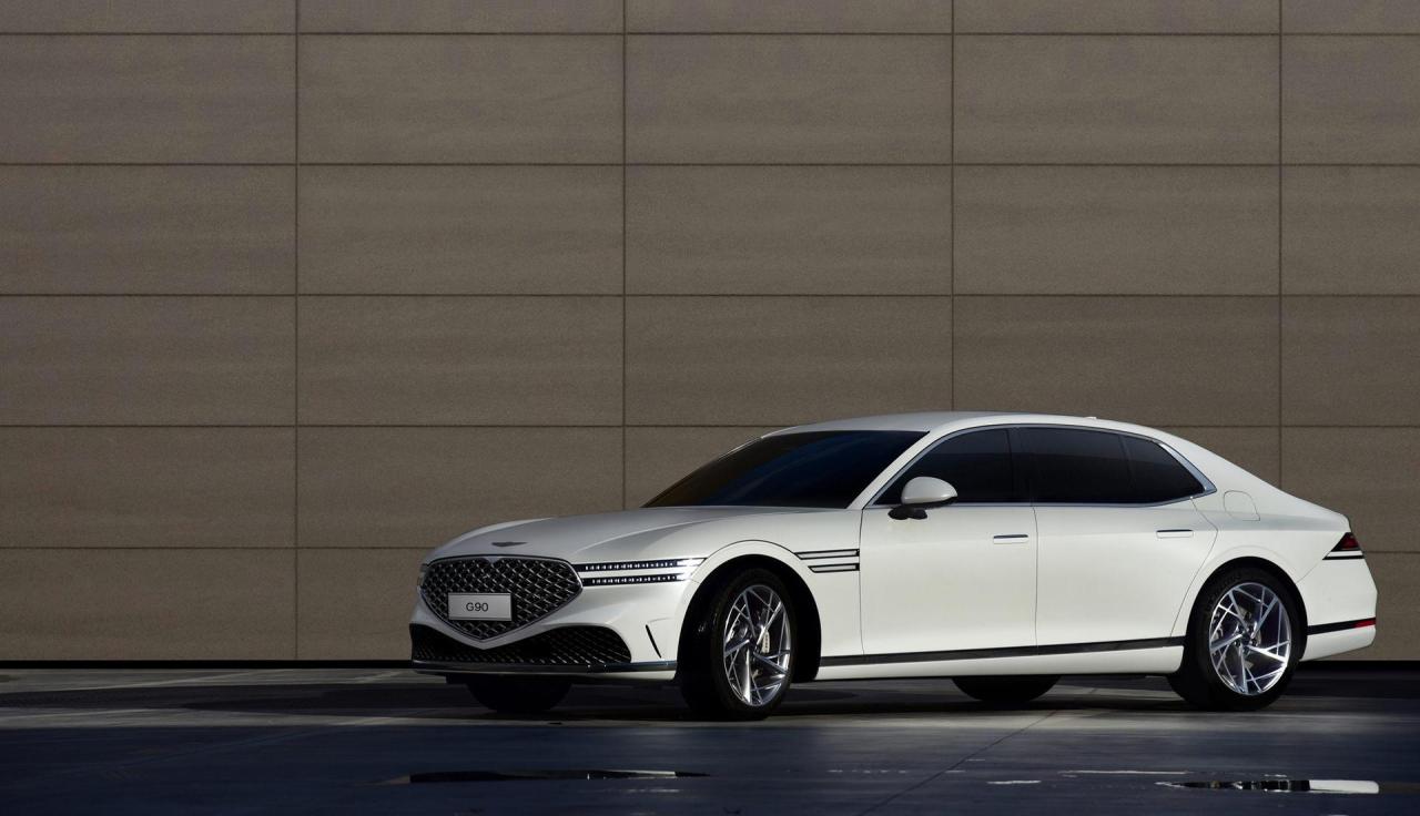 Genesis-G90-2.jpg