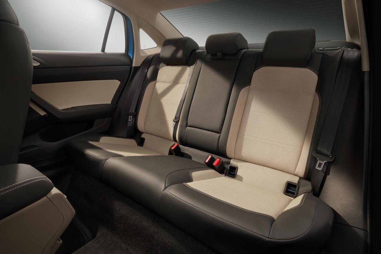Slavia_seats_rear.thumb.jpg.5c26cf8226e5917e3a672d5a7c95fb32.jpg
