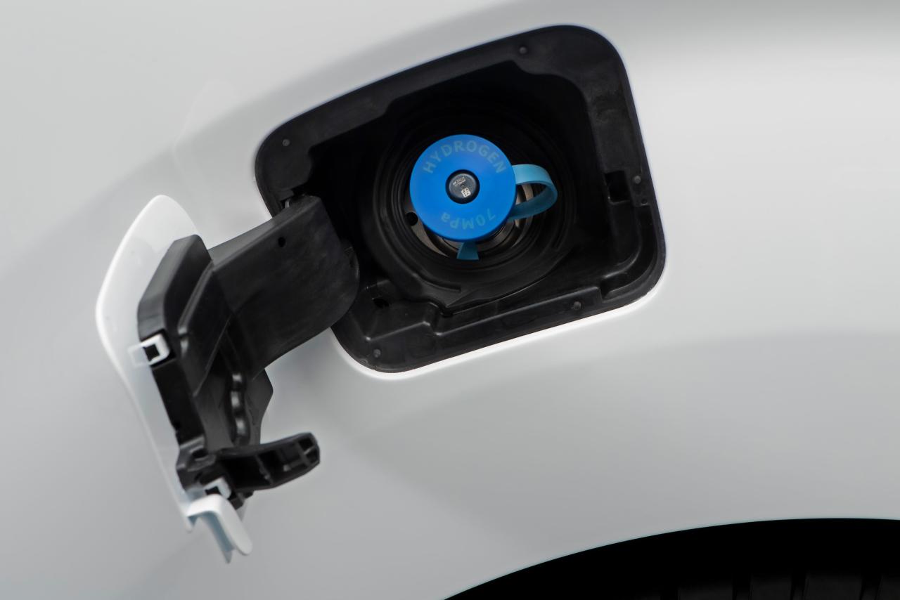08_Opel-Vivaro-e-Hydrogen-516876.thumb.jpg.0e784b13fadebf7b6644072a9e2128c0.jpg