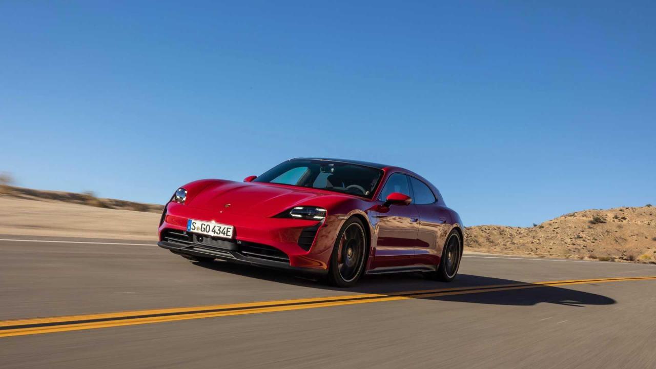 2022-porsche-taycan-gts-sport-turismo (3).jpg