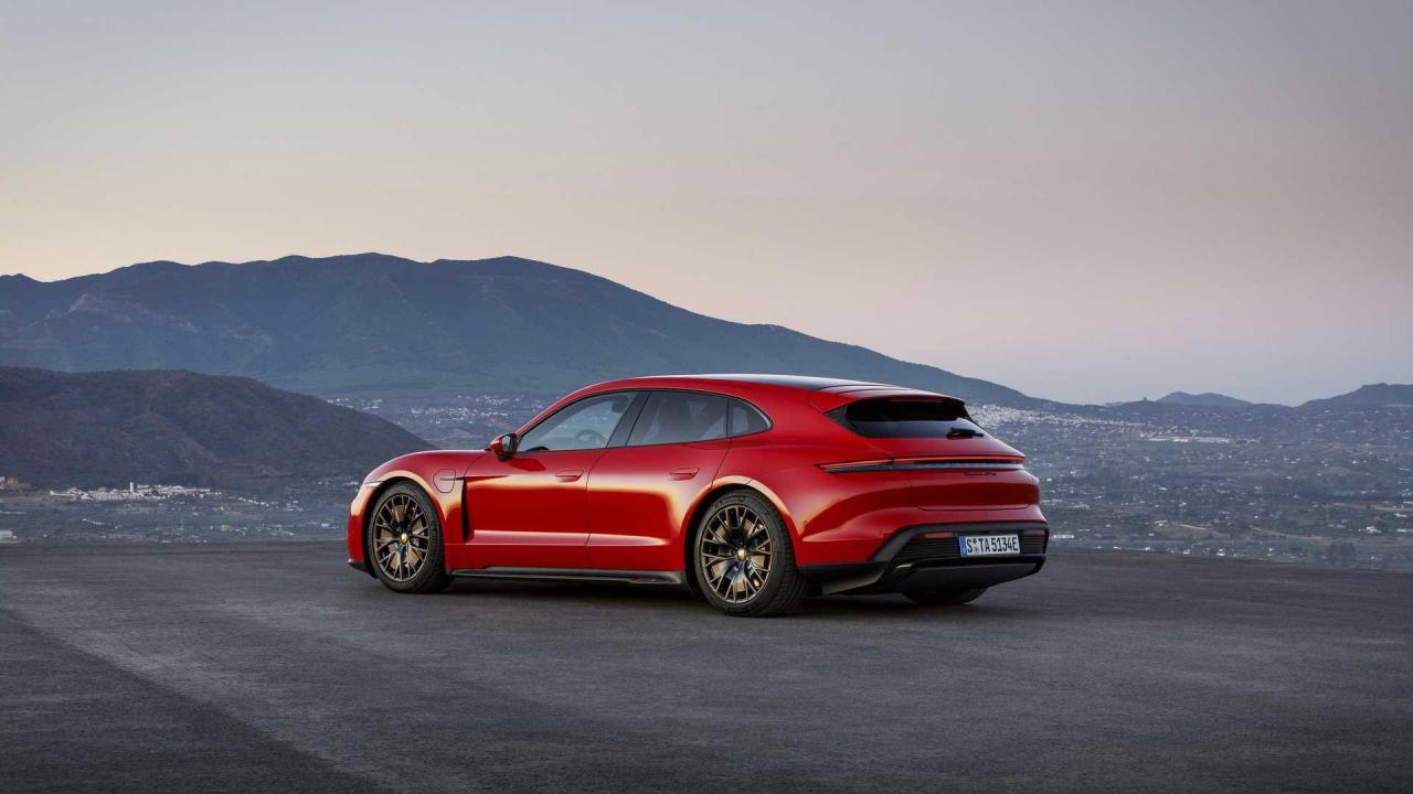 2022-porsche-taycan-gts-sport-turismo (6).jpg