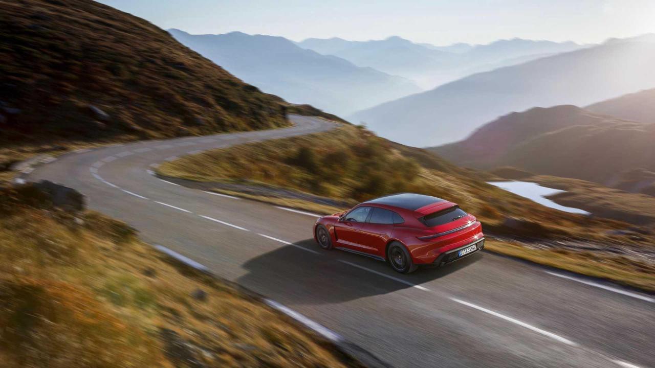 2022-porsche-taycan-gts-sport-turismo (8).jpg