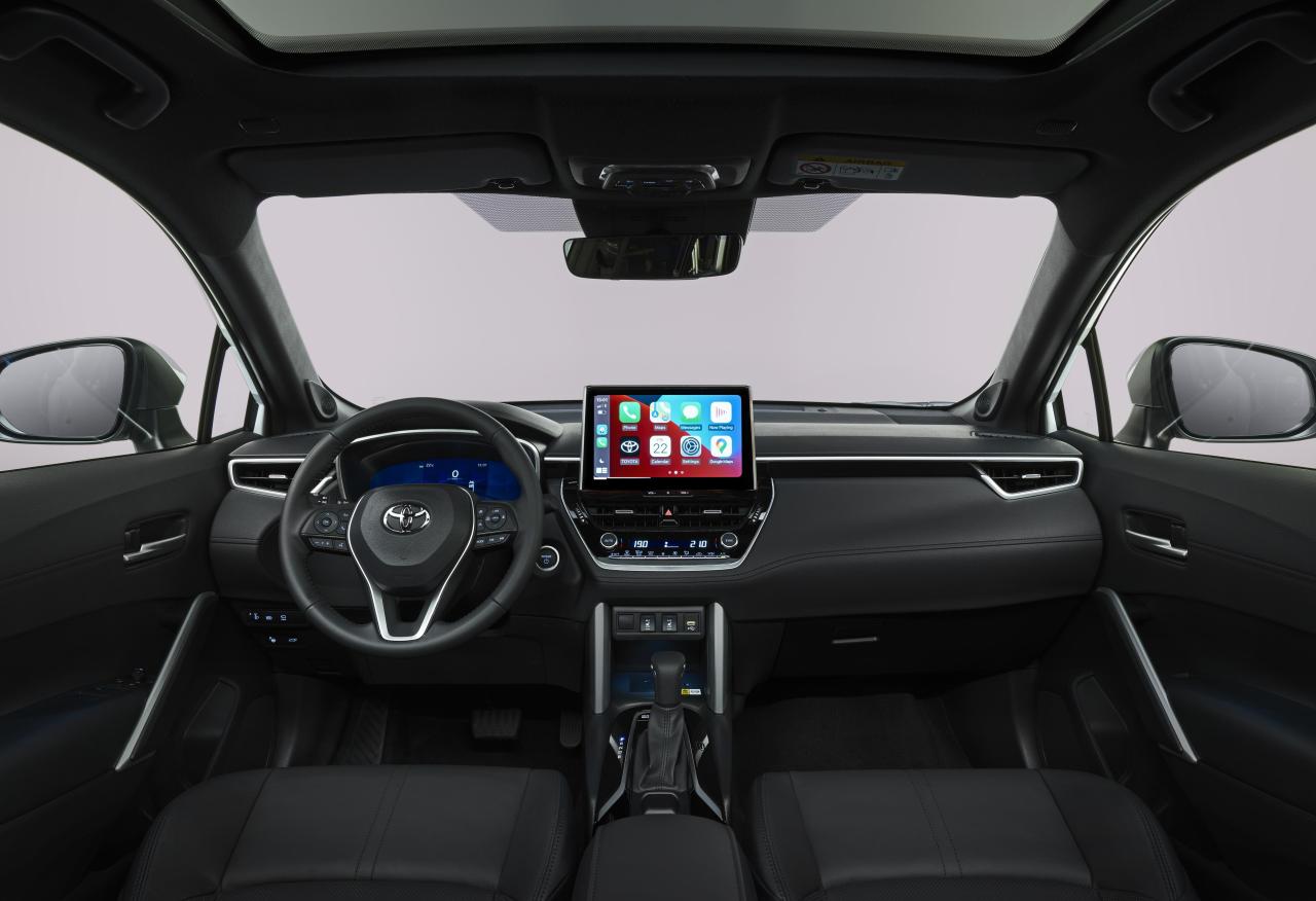 17corollacrosshybrid-2.jpg