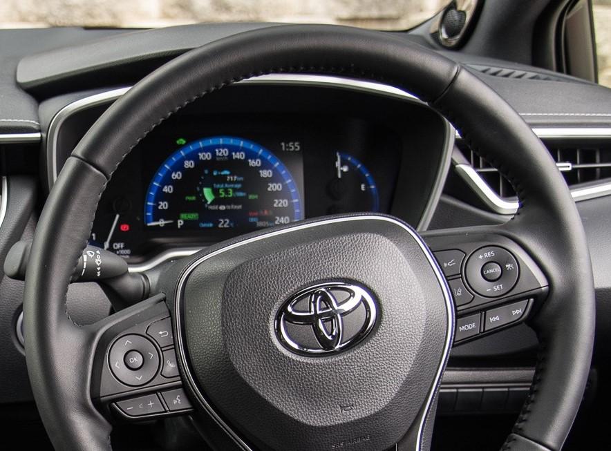 2019-Toyota-Corolla-ZR-Hybrid-interior.jpg