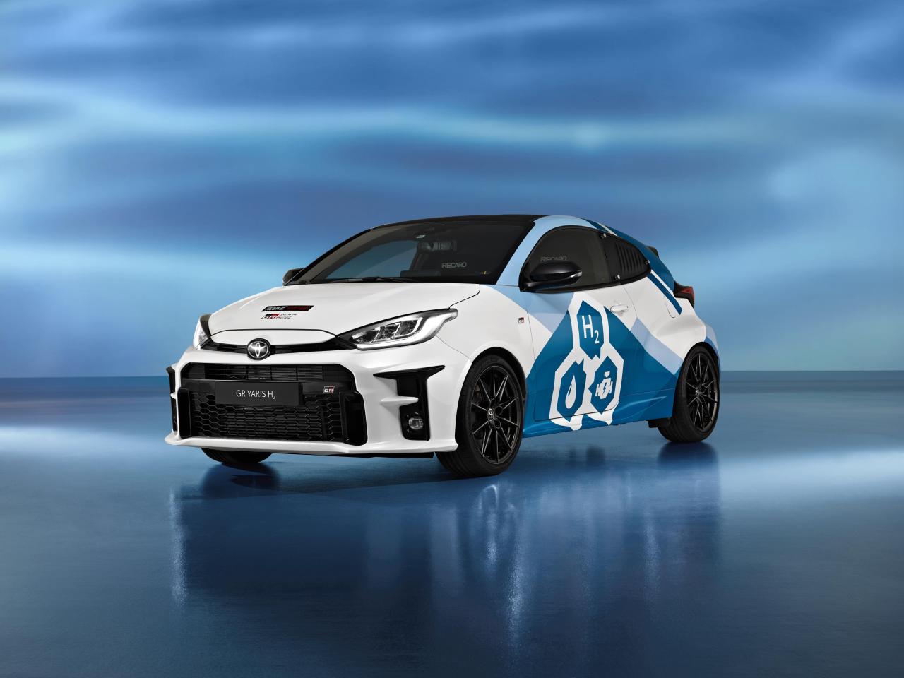 2021-kf3-gr-yaris-h2-hero-high-001-2.jpg