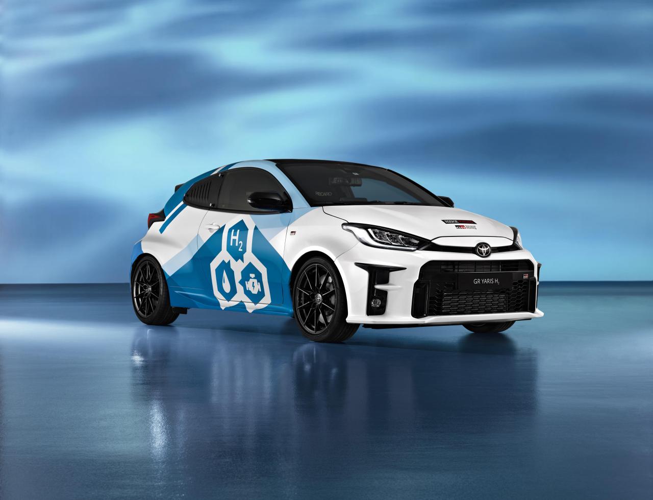 2021-kf3-gr-yaris-h2-hero-high-002-2.jpg