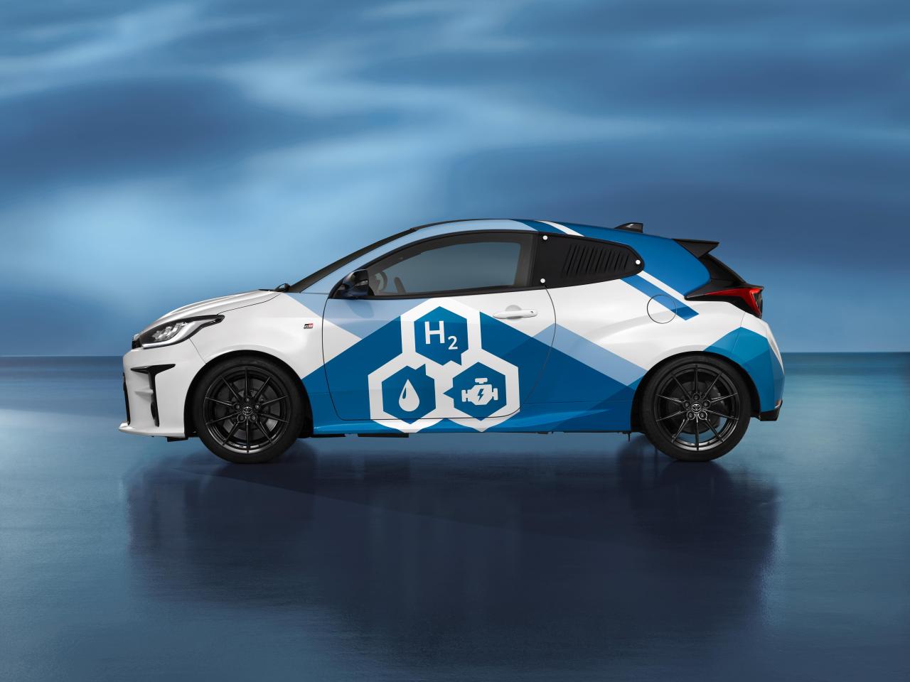 2021-kf3-gr-yaris-h2-hero-high-005-2.jpg