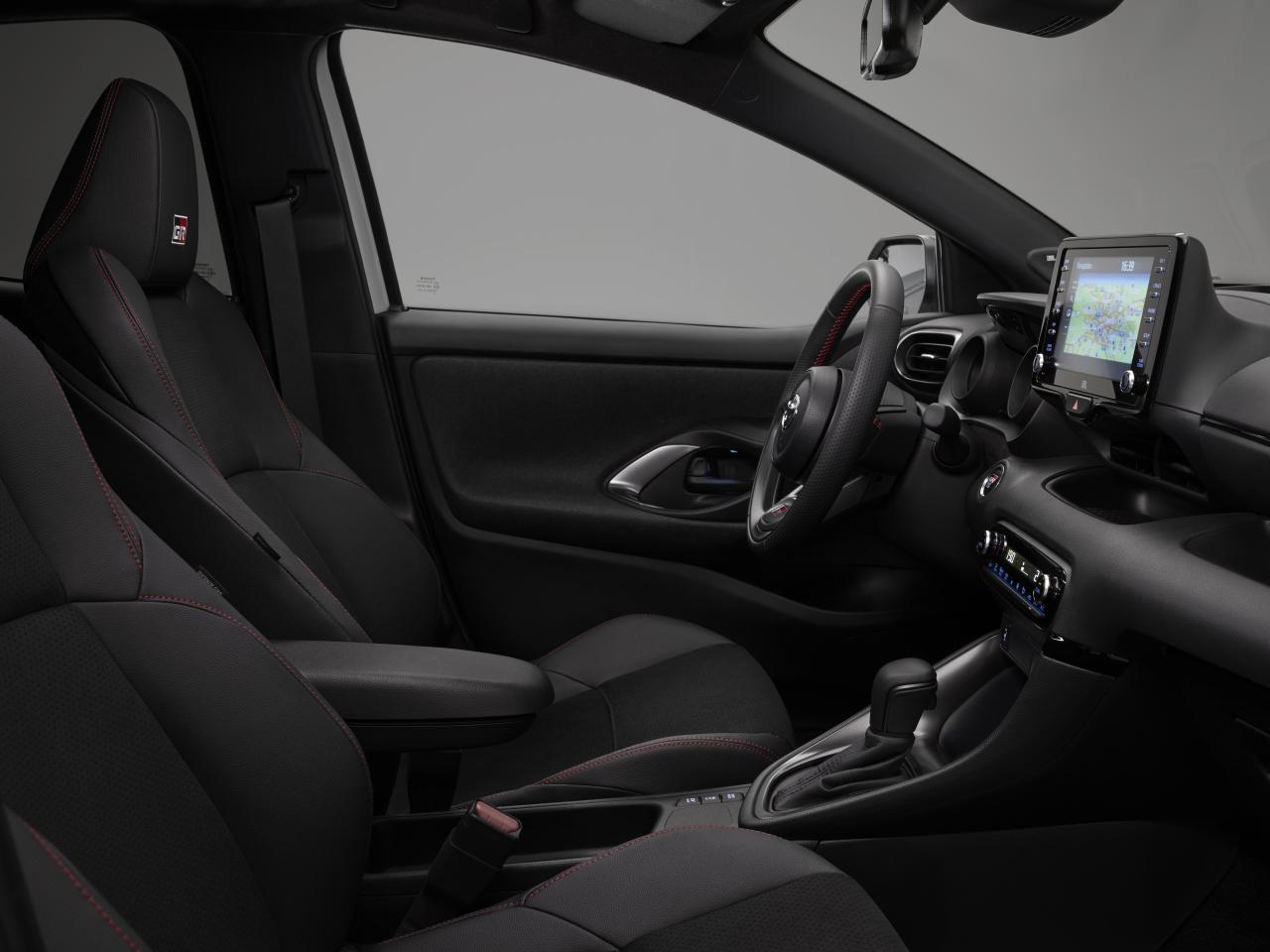 2021-kf3-yaris-gr-sport-interior-high-006-2.jpg