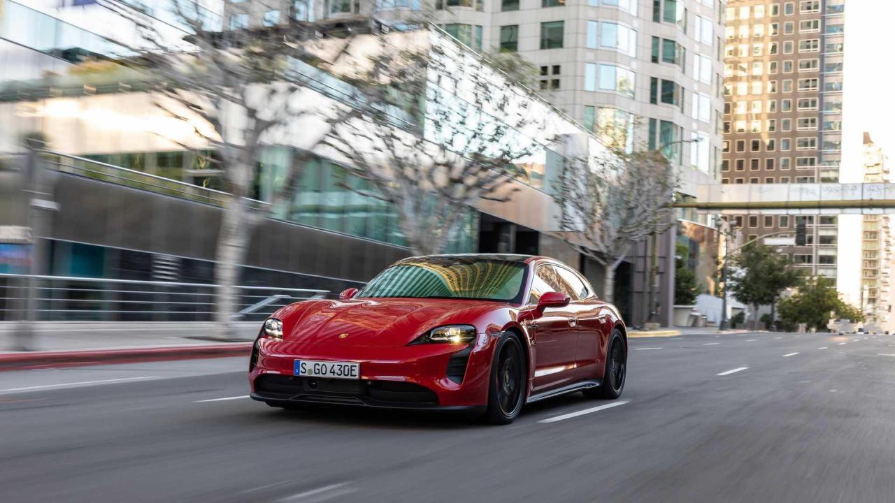 2022-porsche-taycan-gts-sport-turismo.jpg