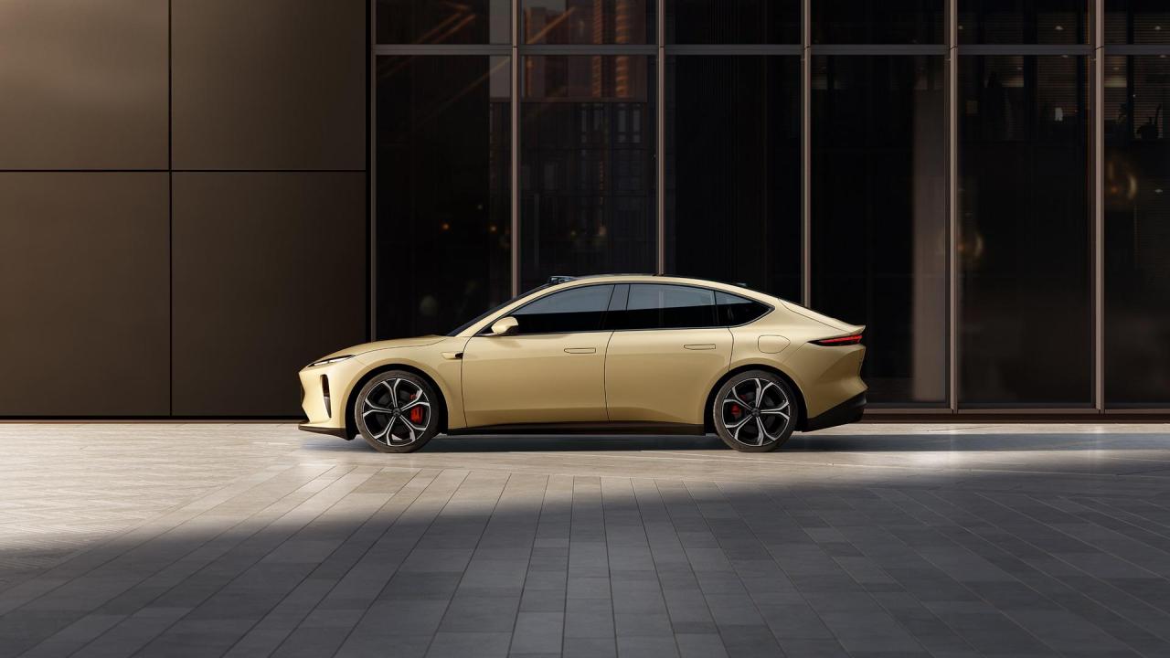 2023-Nio-ET5-Electric-Sedan-1.jpg