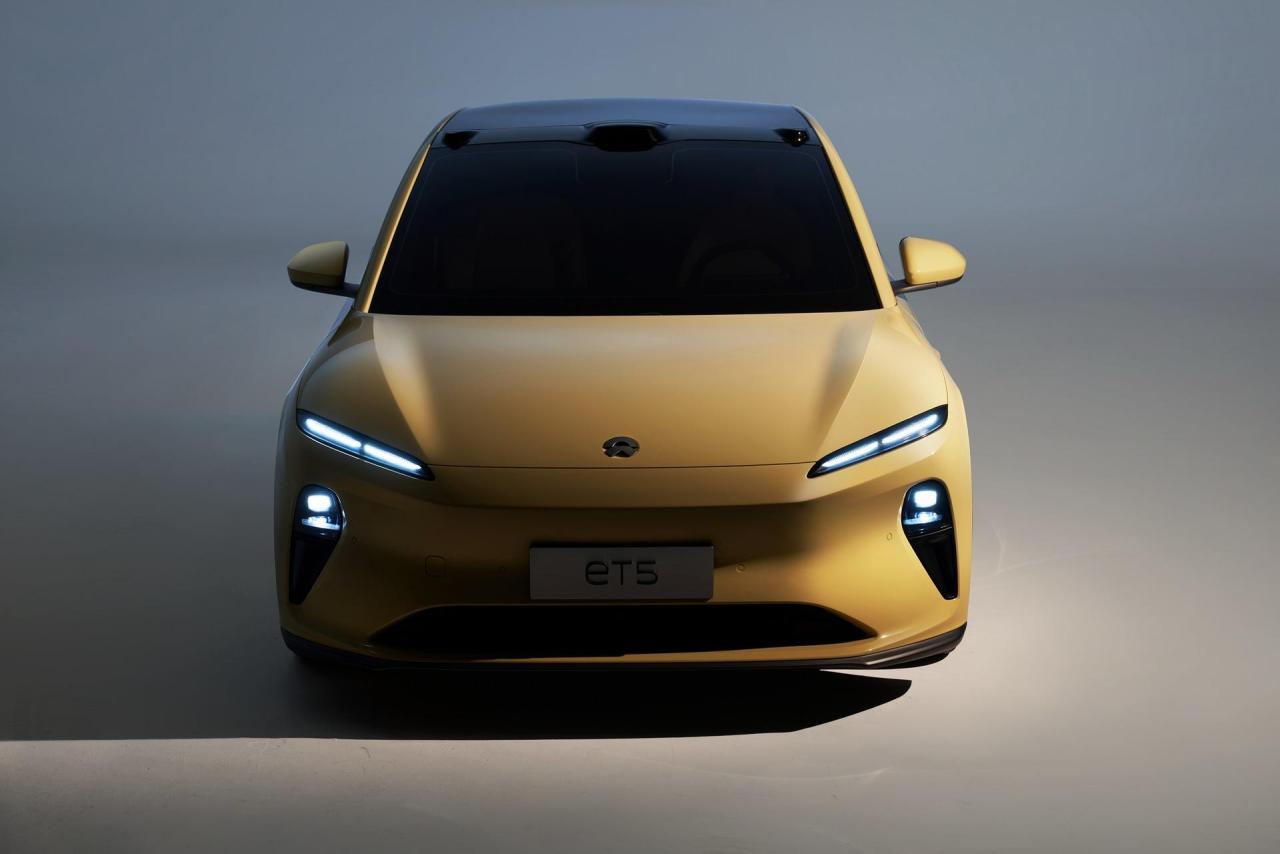2023-Nio-ET5-Electric-Sedan-12.jpg