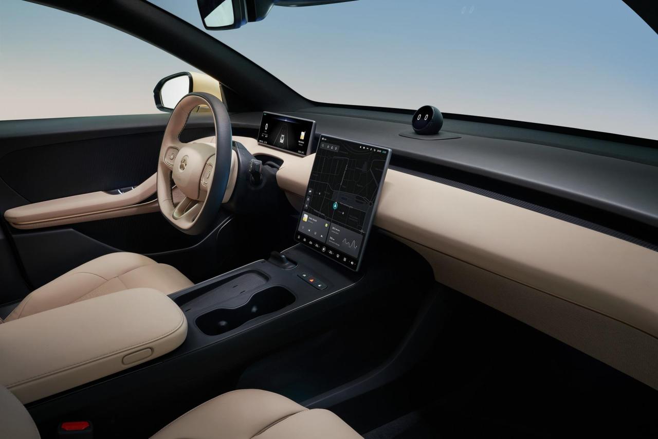 2023-Nio-ET5-Electric-Sedan-14.jpg
