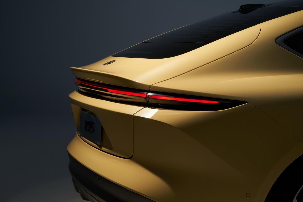 2023-Nio-ET5-Electric-Sedan-18.jpg