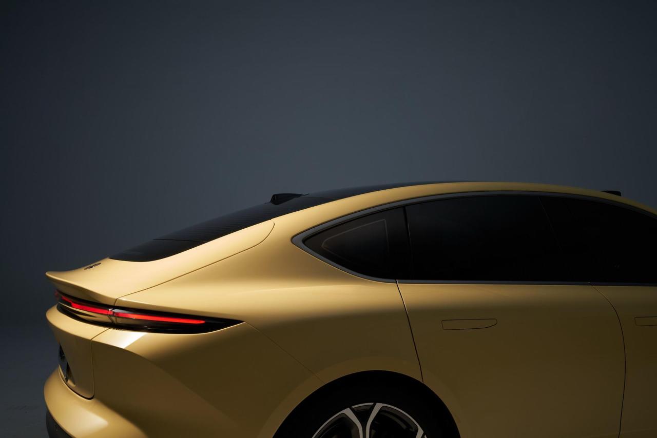 2023-Nio-ET5-Electric-Sedan-19.jpg
