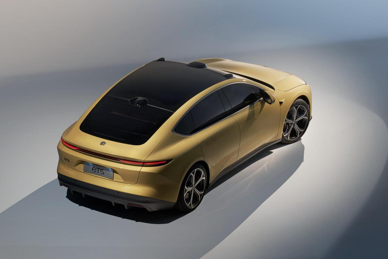 2023-Nio-ET5-Electric-Sedan-22.jpg