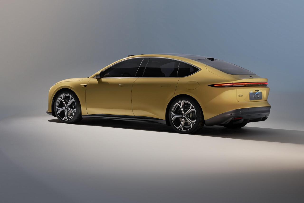 2023-Nio-ET5-Electric-Sedan-23.jpg