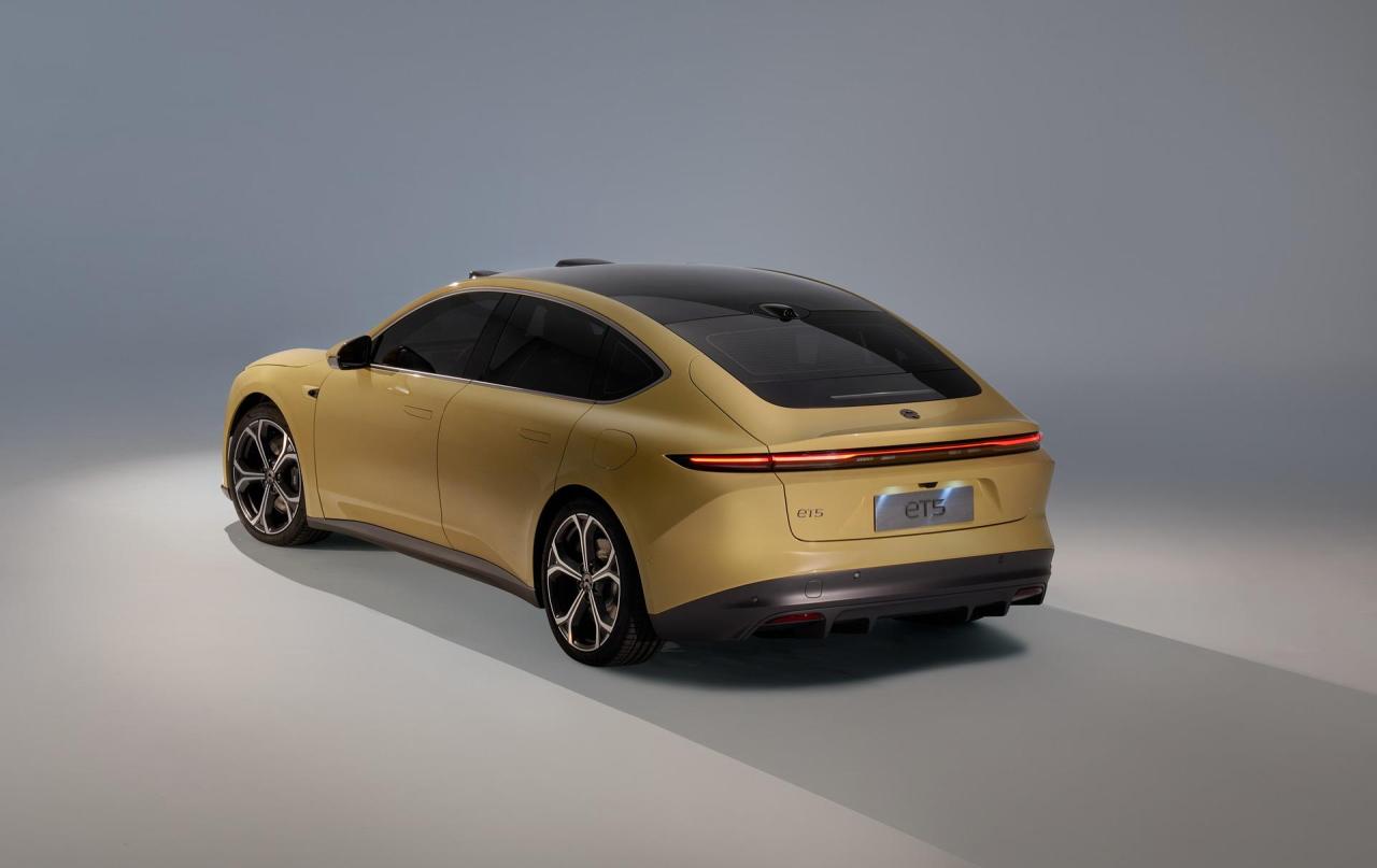 2023-Nio-ET5-Electric-Sedan-24.jpg