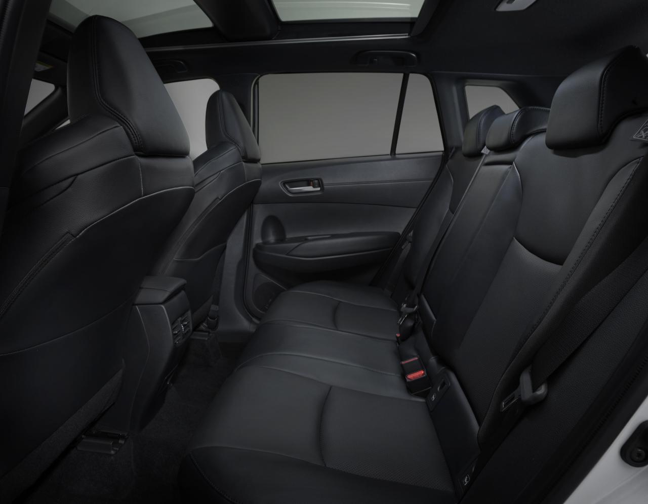 24corollacrosshybrid-2.jpg