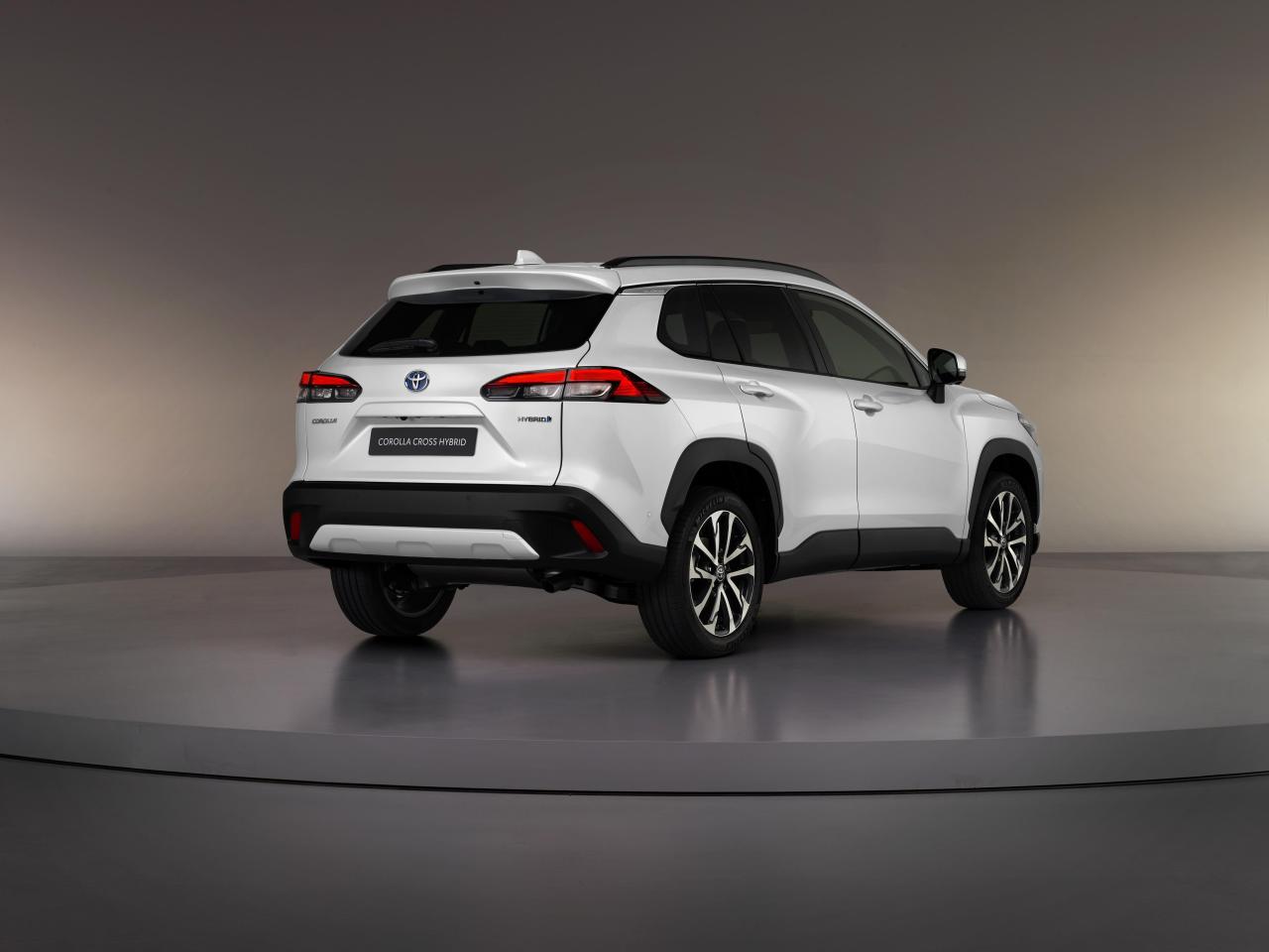 2corollacrosshybrid-2.jpg